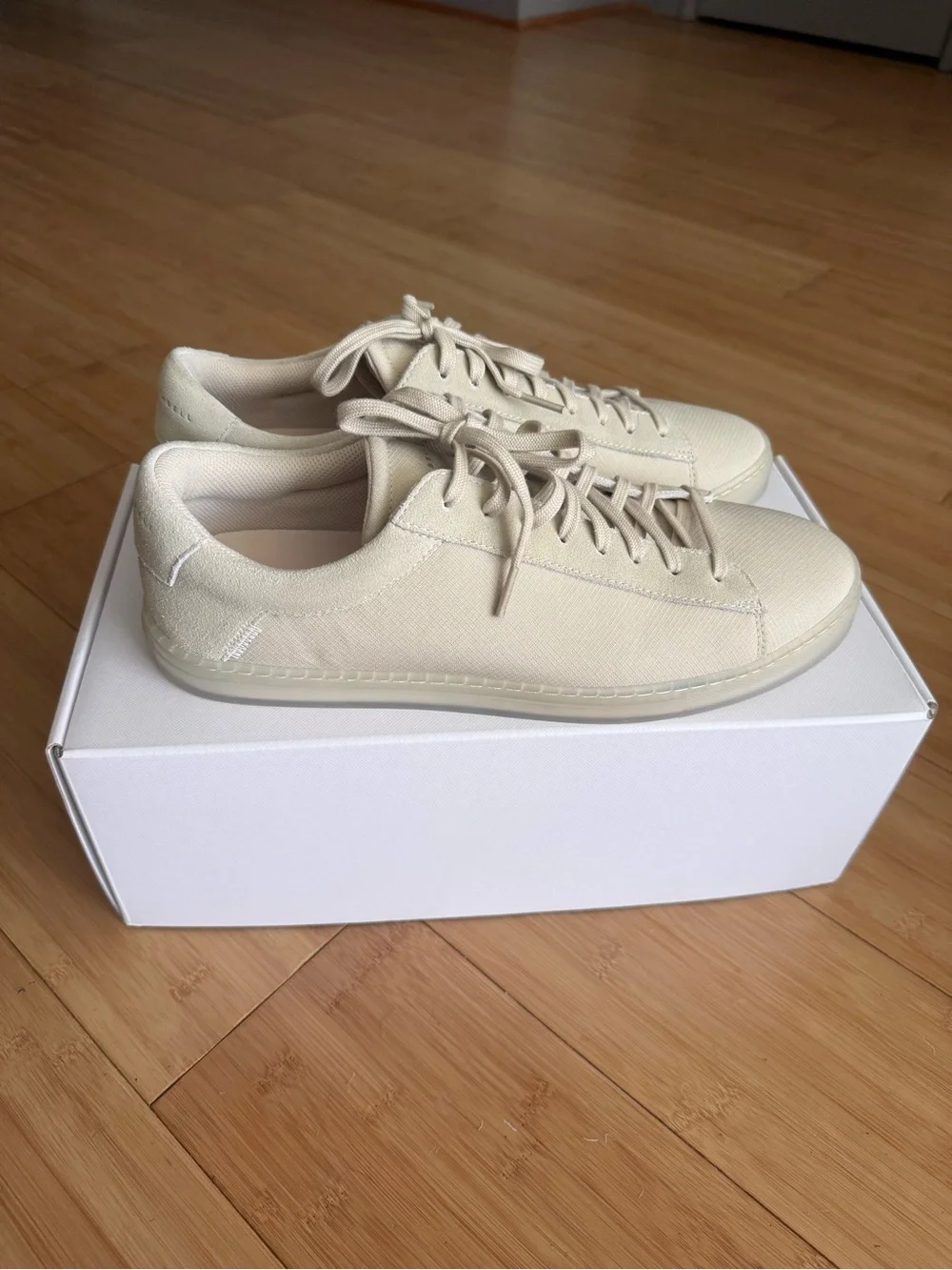 Oliver Cabell Low-Top Sneakers in Cream